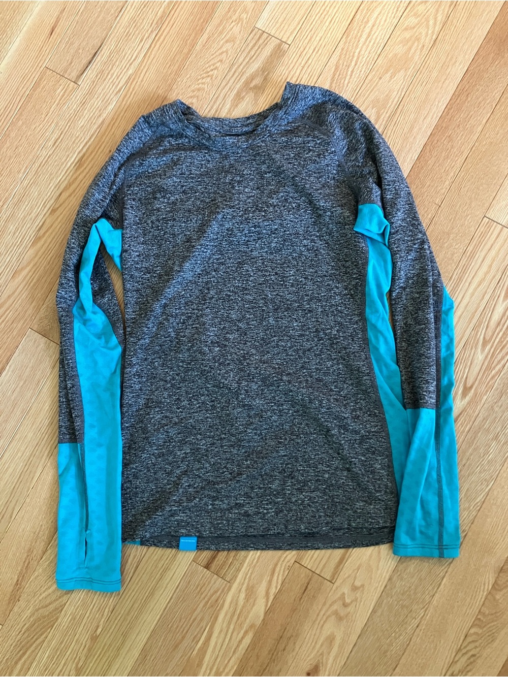 rabbit brand long sleeve top size small